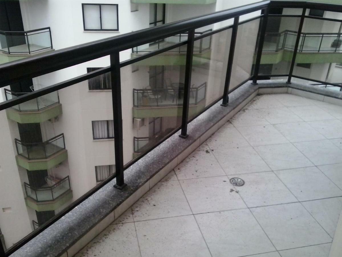 Apartamento Enseada: Beachfront Oasis with 3 Bedrooms and 2 Balconies Guaruja Exterior photo